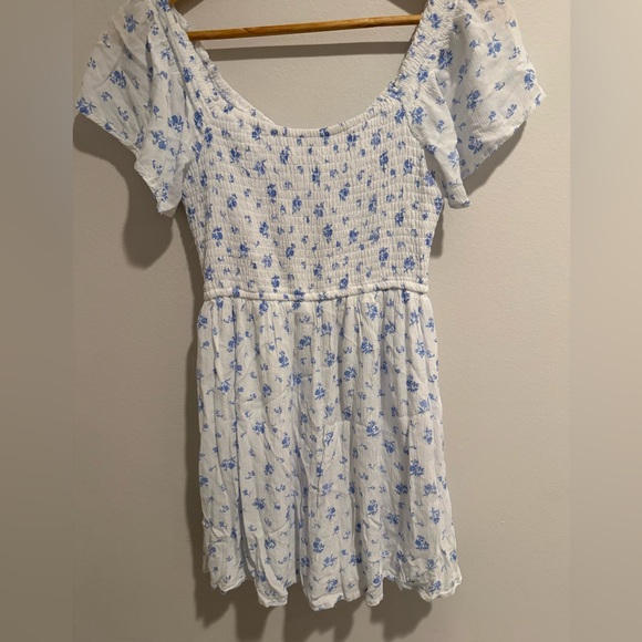 Hollister Floral Babydoll Skort Dress Size Small White Blue Smocked Romper Mini - Picture 7 of 11